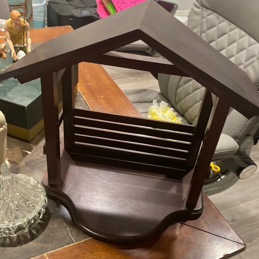 Lenox renaissance nativity stable, 15.5 inches tall 13.5 inches tall inside